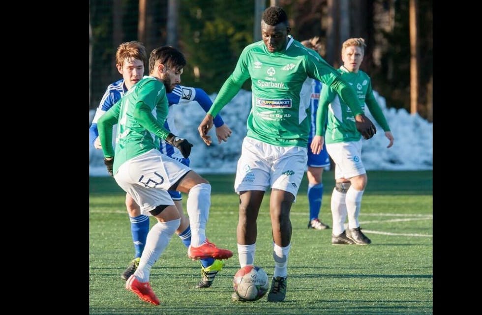 I AKSJON: Lamin Jaiteh tegnet seg på scoringslisten i 2-1 seieren for Ekenäs mot FC KTP i en treningskamp i mars. Foto: PatteW