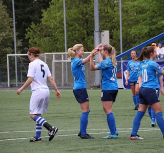 LEKTE SEG: Grei Kvinner Elites fotballdamer lekte seg også i sesongens siste seriekamp. Nå venter imidlertid tøffere oppgaver. (Arkivfoto.) Foto: Ørjan Brage