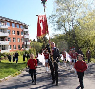 SPILTE FOR BEBOERNE: Tonsenhagen skolekorps og drillkorps besøkte borettslagene i nærområdet. Foto: