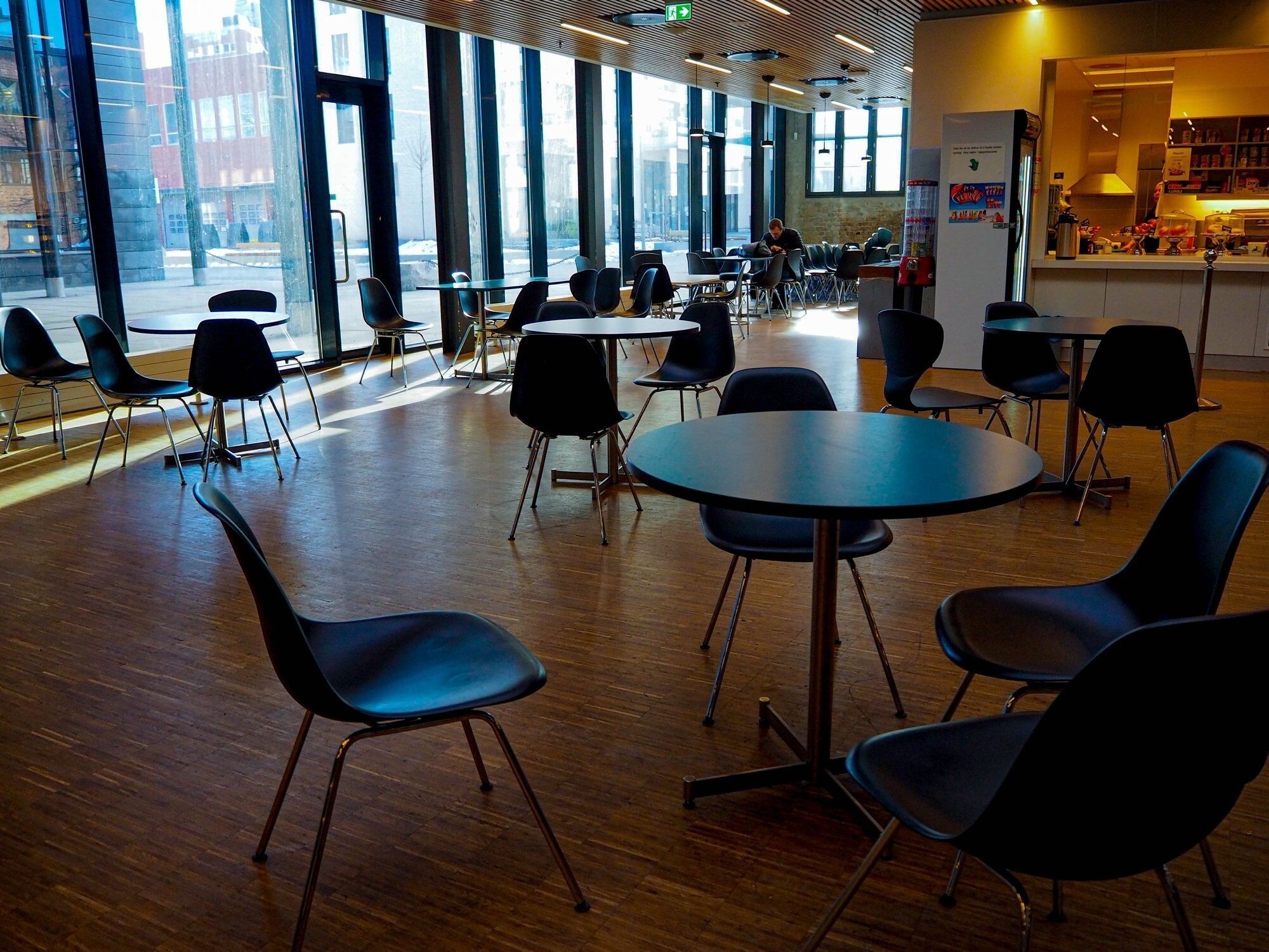 STILLE I GANGENE: Slik ser det ut på Fyrstikkalleen skole nå som elevene er på hjemmeskole fram til påsken. (Foto: Helene Oldervik Hasselknippe, F21-elev.) Foto: