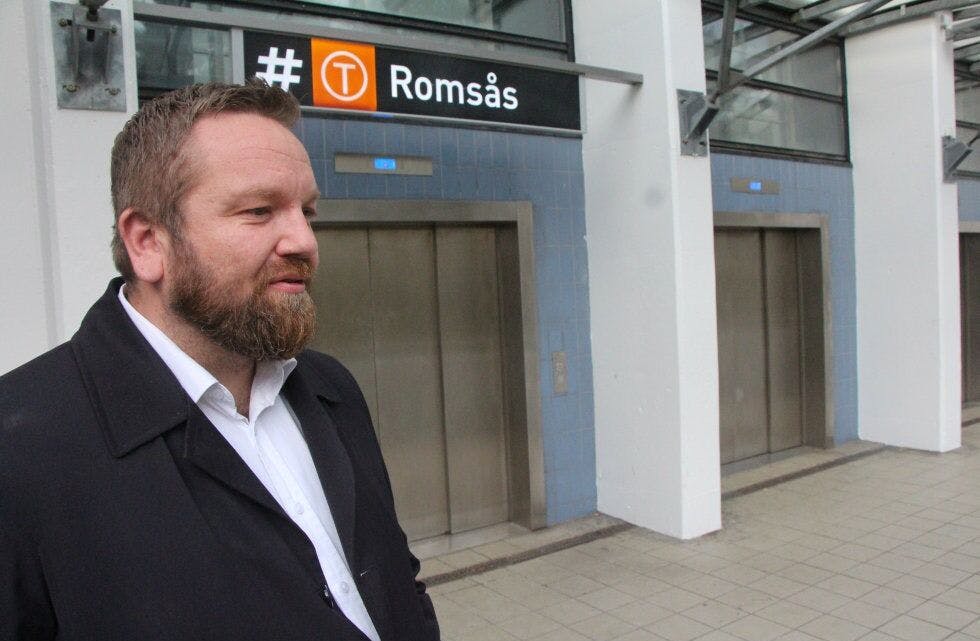 SKAL FÅ ORDEN: Påtroppende bydelsutvalgsleder Anders Røberg-Larsen sier Romsås vil bli et viktig satsingsområde for det nye bydelsutvalget. Det skal være trygt å ferdes både på sentret, t-banestasjonen og Romsås generelt. Foto: