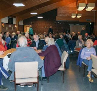 STOR INTERESSE: Det var mange som møtte opp for å høre på, og komme med innspill, om hva som skal skje videre i Ellingsrud kirke. Foto: