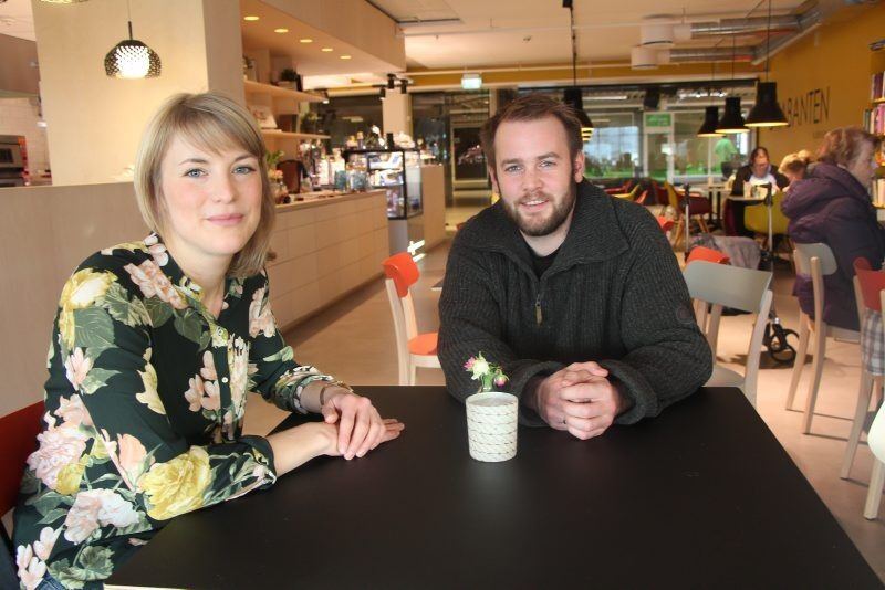 FROKOST: Kari Elisabeth Kaski og Bjarne Kristoffersen gleder seg til Bjerke SVs tradisjonsrike frokost 1. mai på Årvoll gård. Foto: