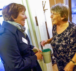 FØRSTE DØR: Vivi Hagen sto bak første dør som ordfører Marianne Borgen ringte på. Foto: Rolf E. Wulff