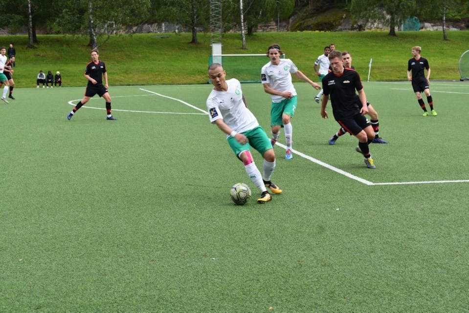 KONTROLL: Målscorer Tuan Huu Le og Rommens fotballherrer tok en fortjent seier i lokalderbyet mot Årvoll på lørdag. (Foto: Frank Fossum.) Foto: