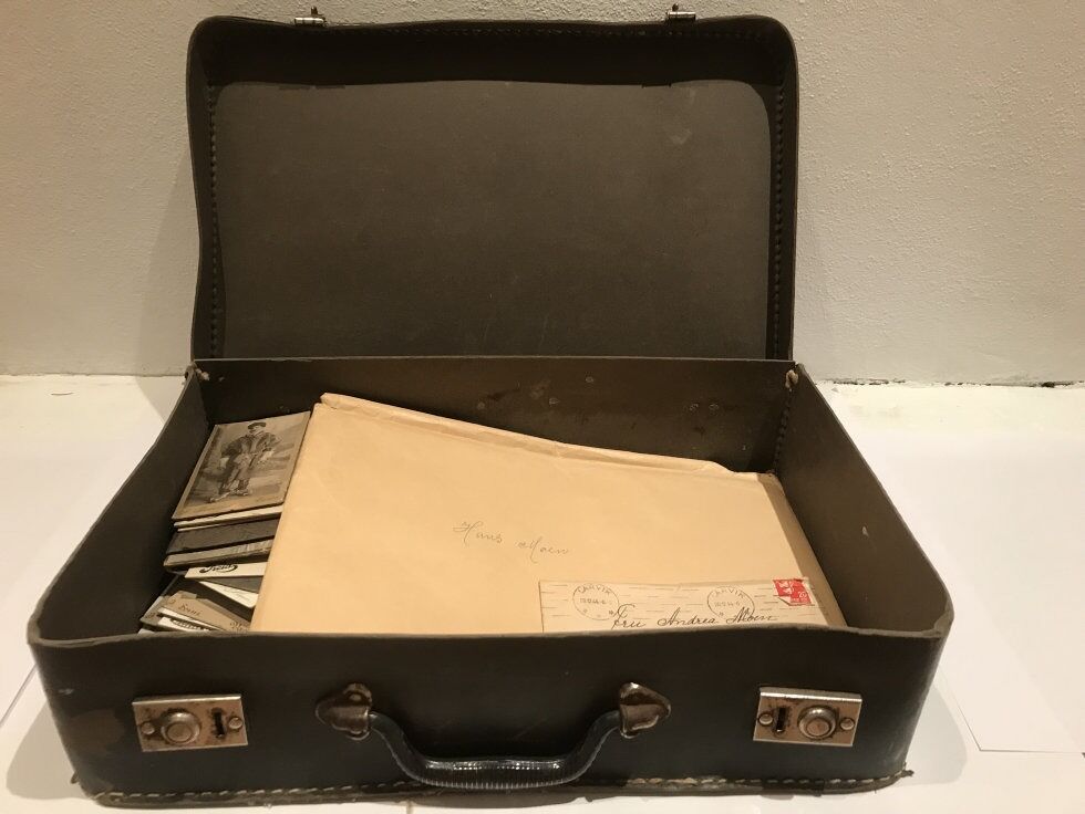 HISTORISK INNHOLD: Denne kofferten innhold både brev, memoarer, stenografiske referater og fotografier av betydelig, historisk verdi. Foto: