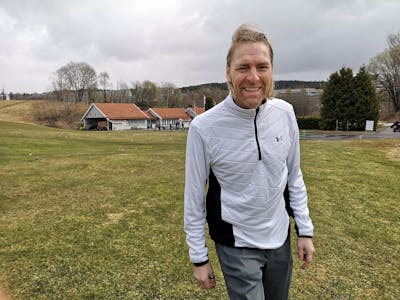 NY DAGLIG LEDER: Rolf Børresen er ny daglig leder på Groruddalen Golfklubb, og stortrives i jobben på Rommen. Foto: