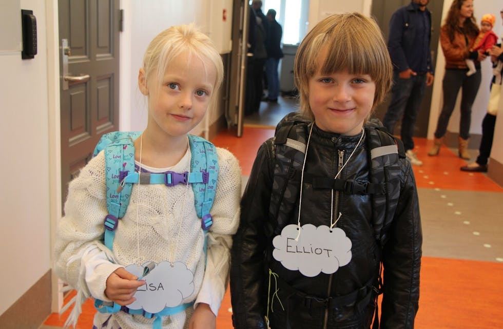 SPENTE: Lisa og Elliot er 5 år. Snart blir de begge 6, og de går begge i samme klasse på nyoppussede Løren skole. De gleder seg til å komme igang.  Foto: