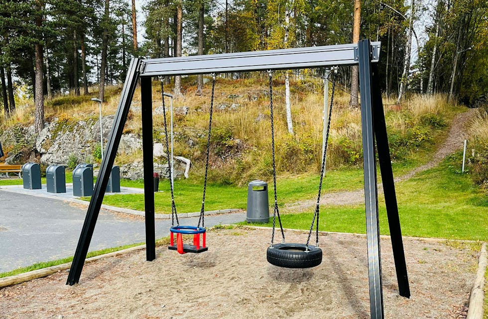 FÅTT ET LØFT: Vestliskaret sameie har blant annet satt opp nye husker med midler fra Groruddalssatsingens bomiljøtilskudd. Foto: Bydel Stovner