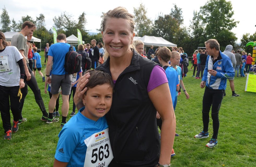 SPENTE: Markus Åsberg Grønvoll og mamma Lene Åsberg var spente før løpet. Foto: