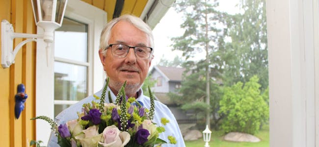 EN TRAVEL JUBILANT: Kjell Veivåg har rundet 70 år. Fortsatt har han mange baller i lufta. Foto: