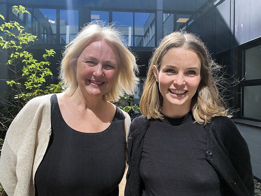 STYRKER TJENESTEN: Enhetsleder Solveig Vildgren er glad for å ha med klinisk ernæringsfysiolog Johanne Kjellevik Ledang på laget. Foto: