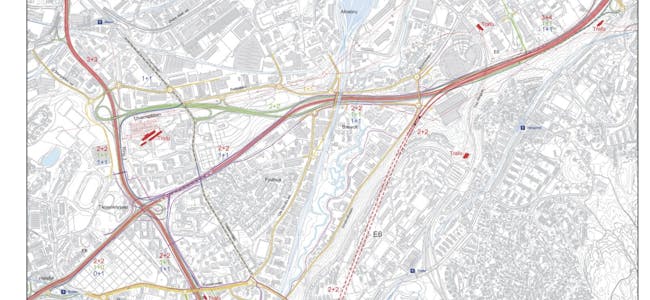 I KARTFORM: E6 Oslo Øst slik vegvesenets nyeste plan ser ut. Den røde streken er E& oppover Alna, mens den stiplede røde streken er tunnelen som kommer gjennom fjellet fra Abildsø. Foto: