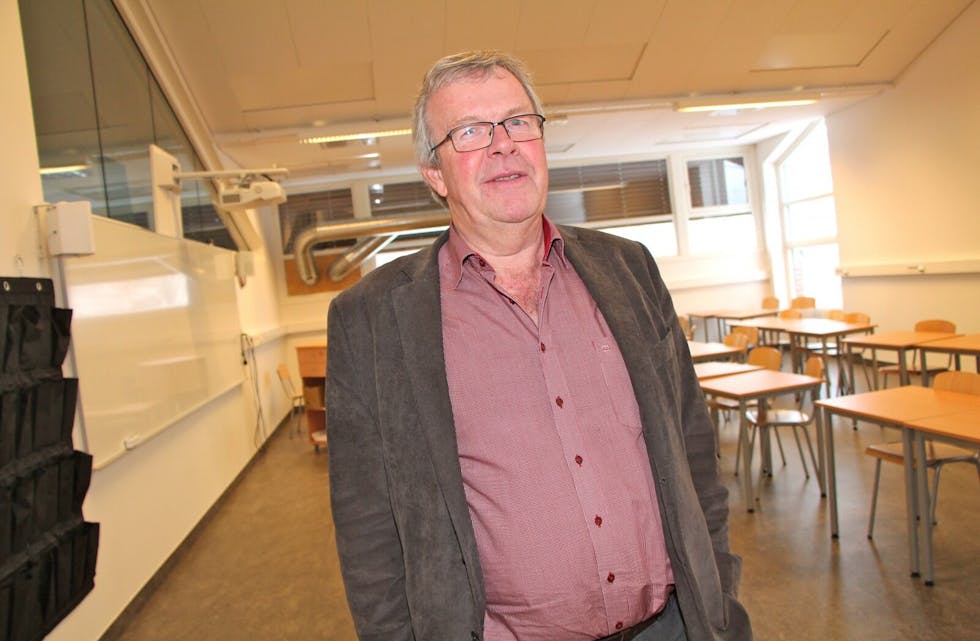 STOLT: Rektor Roald Olsen er stolt av de nye klasserommene som erstatter datasalene på Stovner videregående skole.  Foto: