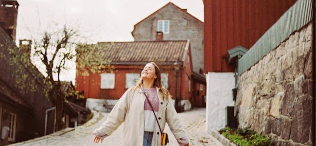 BORTE BRA, HJEMME BEST: To av tre tar ferien i Norge i år. Foto: Frende Forsikring / Erlend Gade