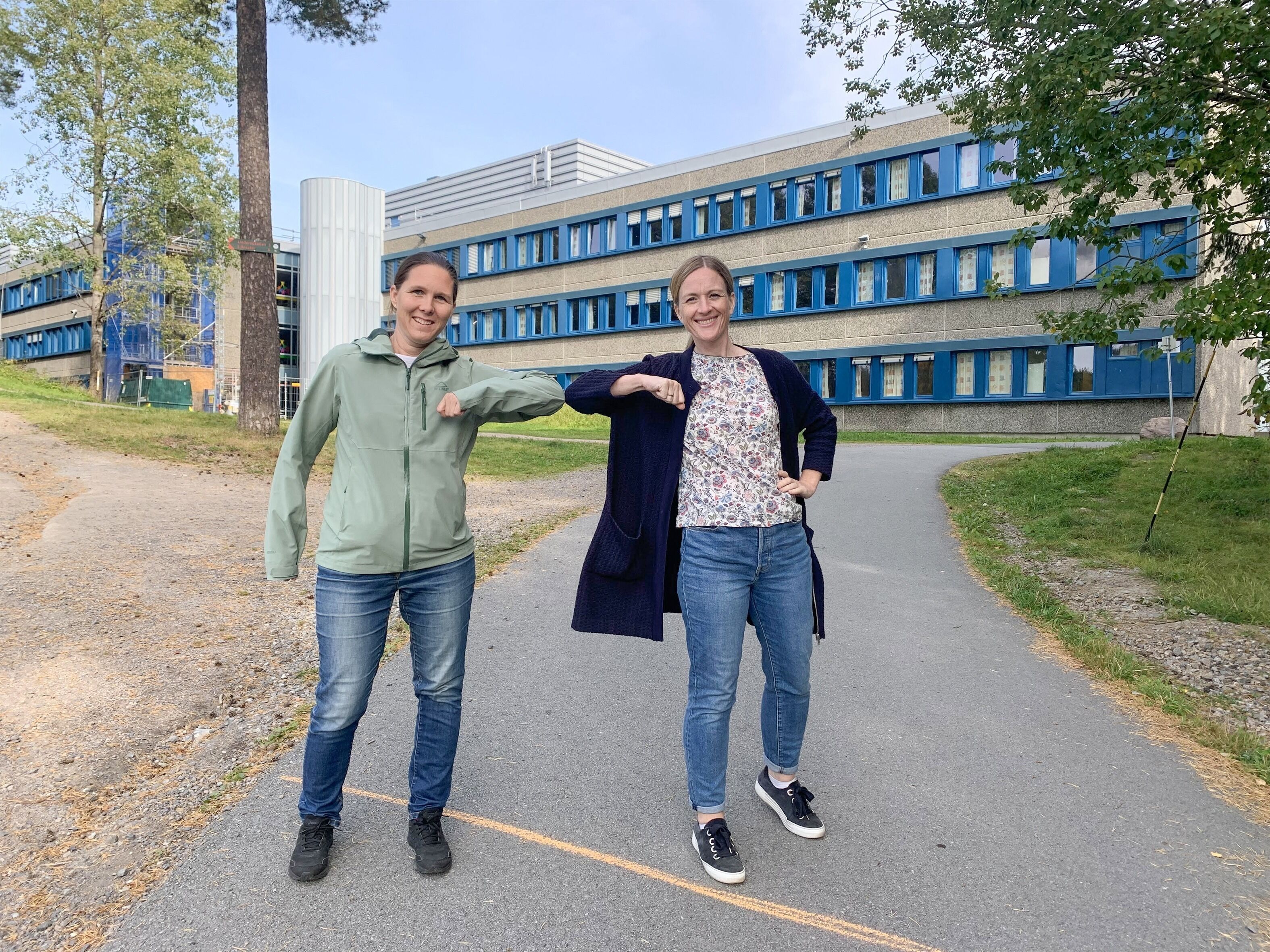 FAU-lederne ved Ammerud og Rødtvet skoler, Meyla Sylvestog Enerly (t.h.) og Lene Karin Wiberg, spurte politikerne i en kronikk i Akers Avis Groruddalen 25. september om hva de kan gjøre for å lage en best mulig skole – for alle! I dag får de svar av skolebyråd Inga Marte Thorkildsen.<br/>