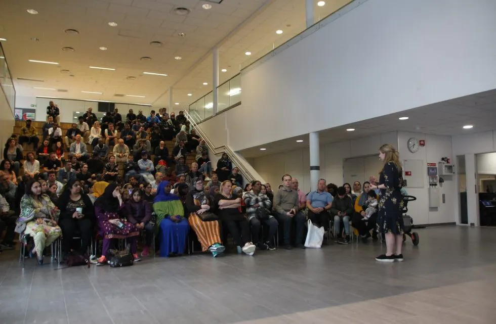 - BARN ER SOM SVAMPER: Mobbeombud Kjerstin Owren mener det er viktig å være bevisst på egne handlinger og eget språk som forelder. Foto: