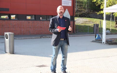 KLAR TALE: Jon Reidar Øyan snakket om levevilkår og forutsetninger for gode arbeidsplasser i appellen sin på Lindeberg. Foto: