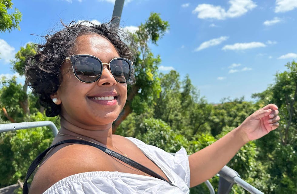 I PÅVENTE AV FERIEN: Kamzy setter seg snart på flyet til Sri Lanka, og håper på like mye feriero som her i Singapore i romjula.