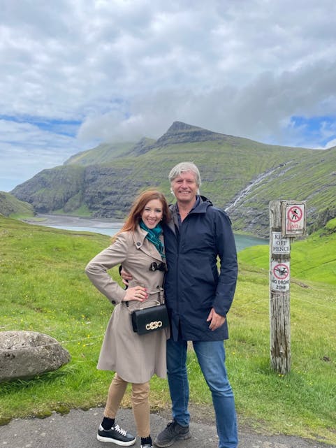 OPPDAGET NY PERLE: Ola Elvestuen og kona Greta grep muligheten til ferie i nytt land da han besøkte Færøyene i offentlig øyemed. 