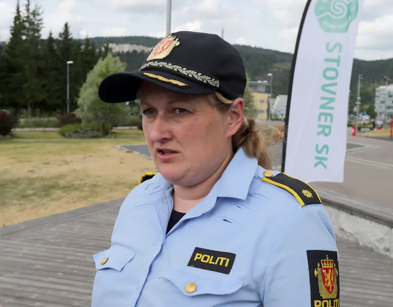 FORNØYD POLITI: Politiførstebetjent Hanne Markhus Andersen, avsnittsleder for forebyggende arbeid ved Enhet Øst i Oslo-politiet, mener de utdelte midlene forebyggende tiltak for at barn og ungdom ikke skal falle utenom.