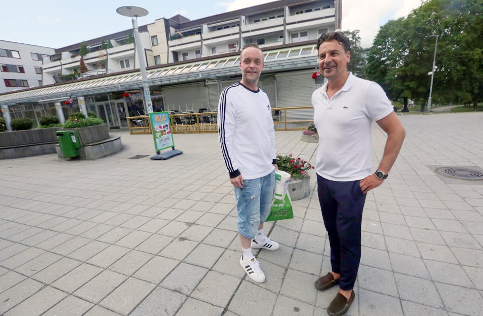 HYGGELIG MØTE: Gamle barndomskamerater som begge vokste opp i Henrik Sørensens vei på Ellingsrud. Ørjan Thoresen ble overrasket over å se Morten Borge på gamle trakter.