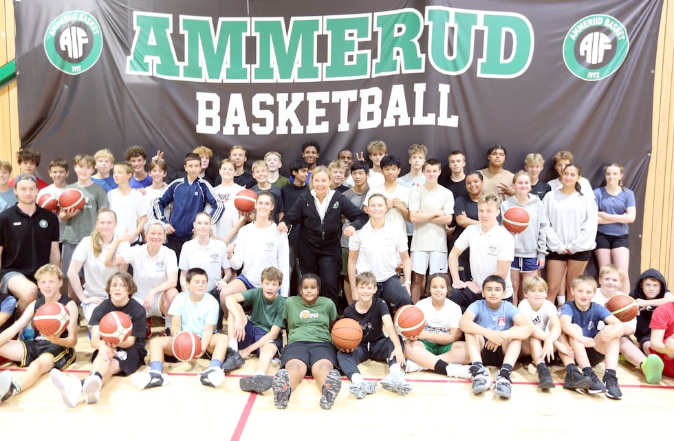 STOR GRUPPE: Hele 55 barn og ungdom var med på den siste sommercampen i regi av Ammerud Basket.