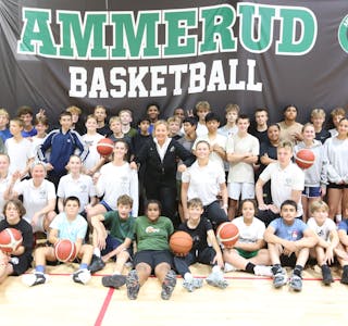 STOR GRUPPE: Hele 55 barn og ungdom var med på den siste sommercampen i regi av Ammerud Basket.