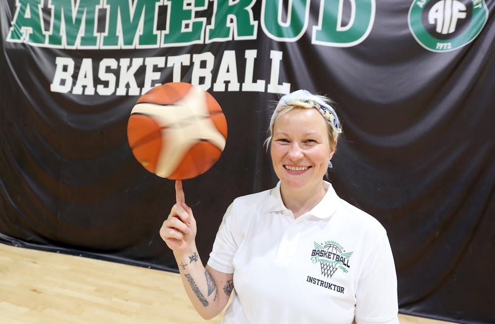 INTERNASJONAL ERFARING: Sasha Polishchuk har vært hovedtrener under årets sommercamp. Nå skal hun spille for Ammerud basket kvinner, samtidig som hun skal treneret par av jentelagene. Hun kommer med lang erfaring fra internasjonal basket.