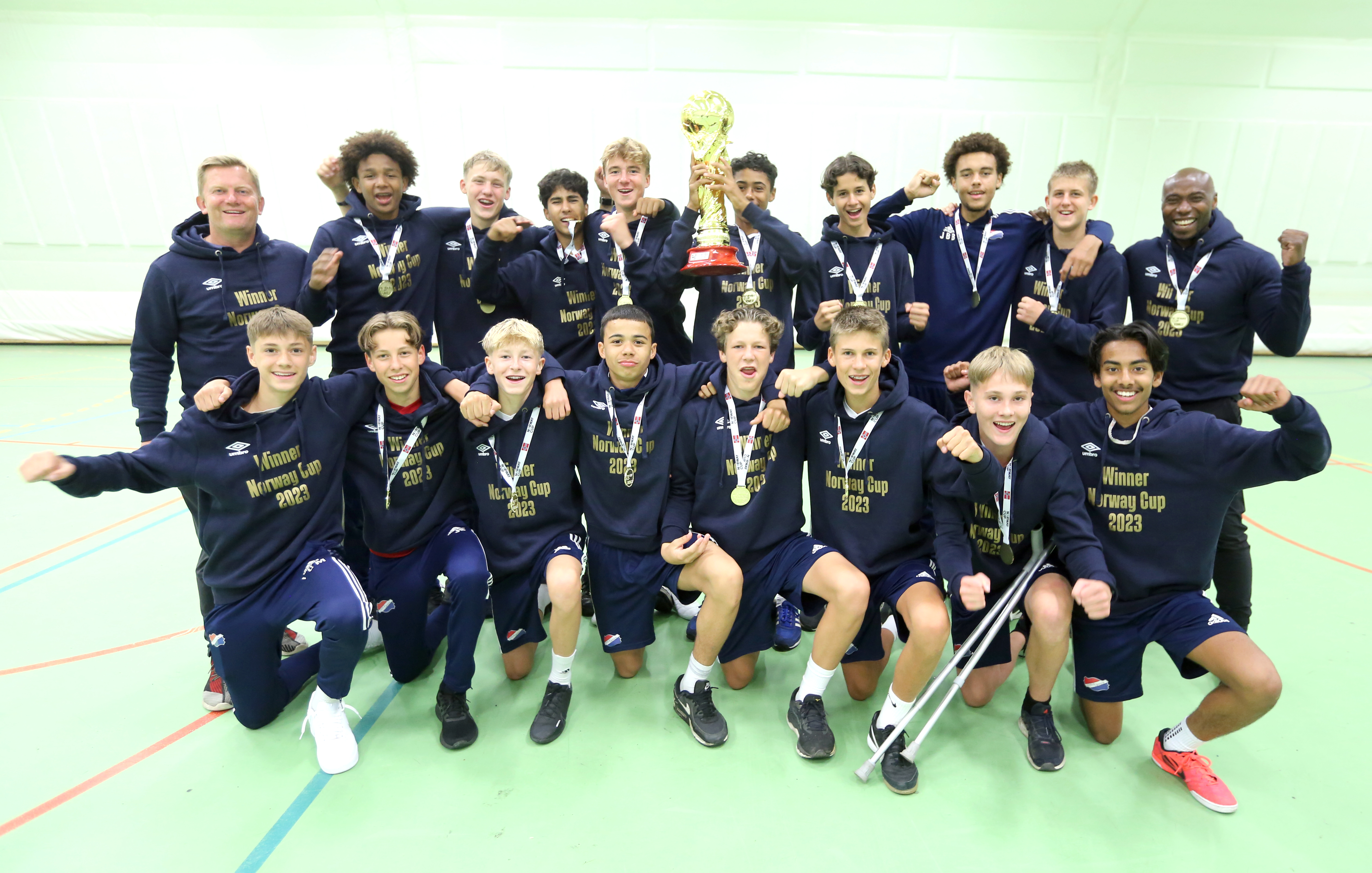 HISTORISKE GUTTER: Hasle-Løren gutt 15 (født 2008) er det første guttelaget i Groruddalen som har vunnet Norway Cup. 