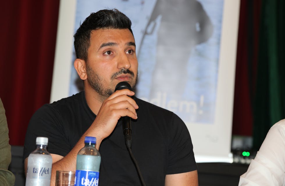 Siavash Mobasheri (R)