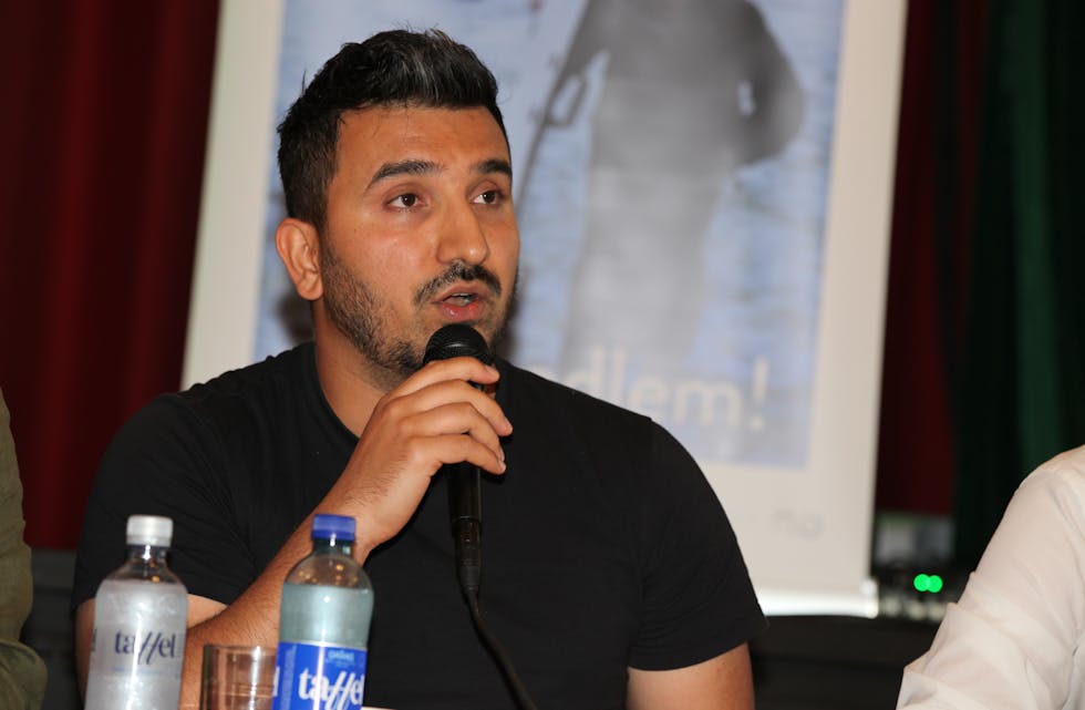 Siavash Mobasheri (R)