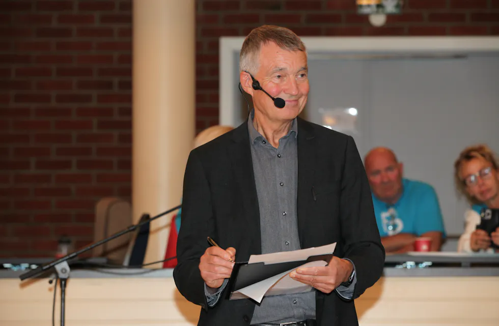 STØDIG MØTELEDER: Aslak Bonde gjorde som han annonserte i forkant, og presset politikerne til å svare utover de forhåndsprogrammerte svarene.