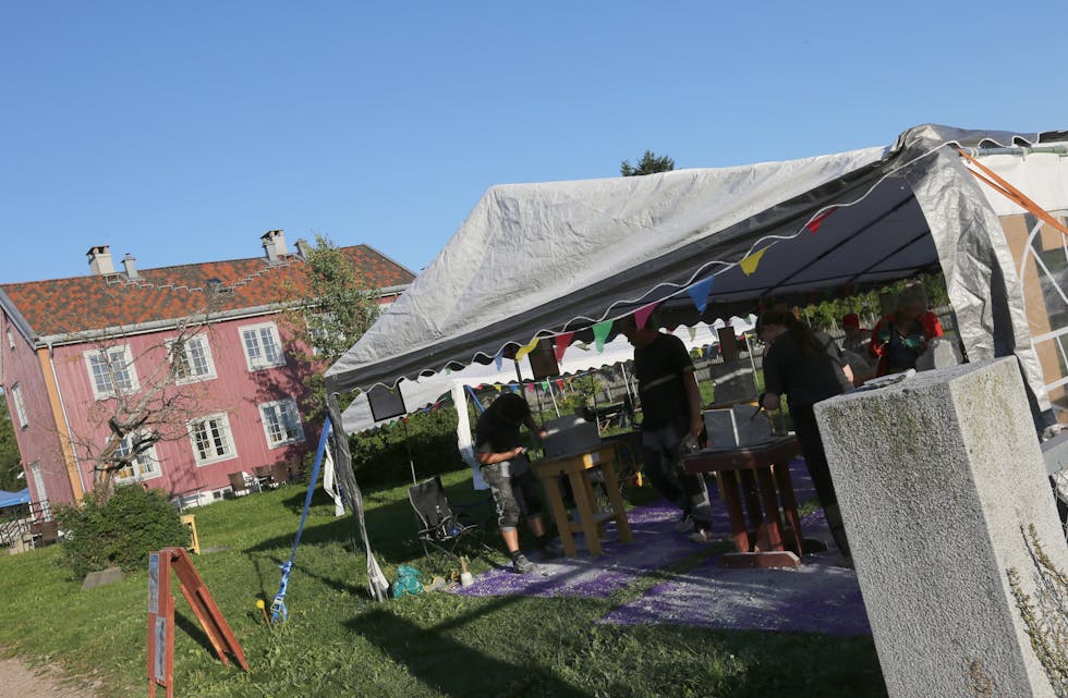 HOGGENDE HAGE: Steinhoggerfestivalen foregår i Steinhoggerhagen ved Kafe Steinbra.