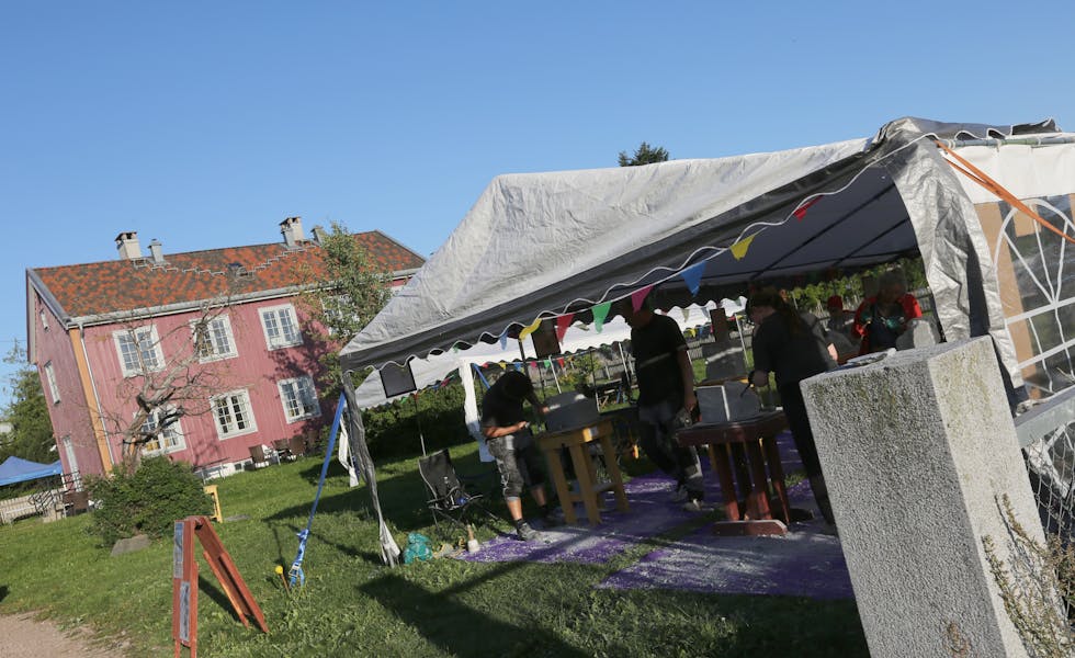 HOGGENDE HAGE: Steinhoggerfestivalen foregår i Steinhoggerhagen ved Kafe Steinbra.