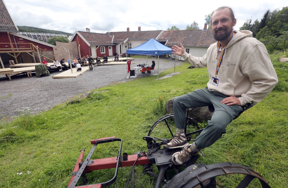 GAVMILD BYDEL: Nå har du muligheten for å oppleve Bånkallspelet gratis. Terje Smedsrud Halin i Bydel Grorud frister med gratisbilletter - men da må du kontakte ham så fort som mulig!