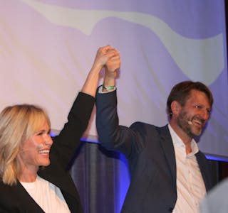 JUBELSCENER: Anne Lindboe (t.v.) og Eirik Lae Solberg jubler på Høyres valgvake.