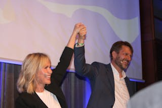 JUBELSCENER: Anne Lindboe (t.v.) og Eirik Lae Solberg jubler på Høyres valgvake.