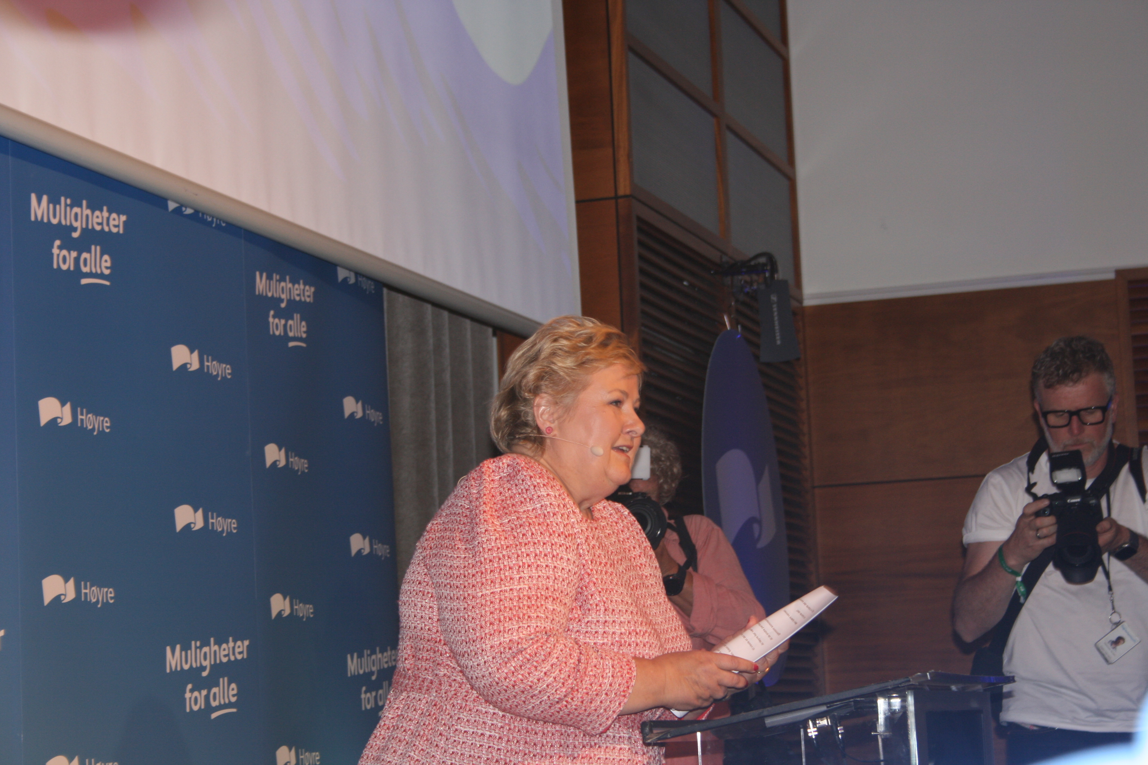 SEIERSRUS: Erna Solberg (H) feiret seieren med Oslo Høyre.