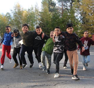 HØYGIR: Blide og engasjerte elever på Tiurleiken skole løp til innsats for TV-aksjonen. 