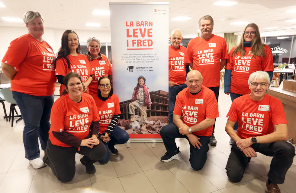 TUSEN TAKK: Sentralkomiteen for Bydel Grorud takker alle som bidro til gjennomføringen av årets TV-aksjon. Alma Basic (b f v), Mariann Skjerdal, Marianne Holter, Stig Skjærstad, Knut Heidemann og Ine Johanne Heidemann. Siri Bye (leder) (f f v), Randi Nilsen, Asmund Jensen og Bernt Breivik.