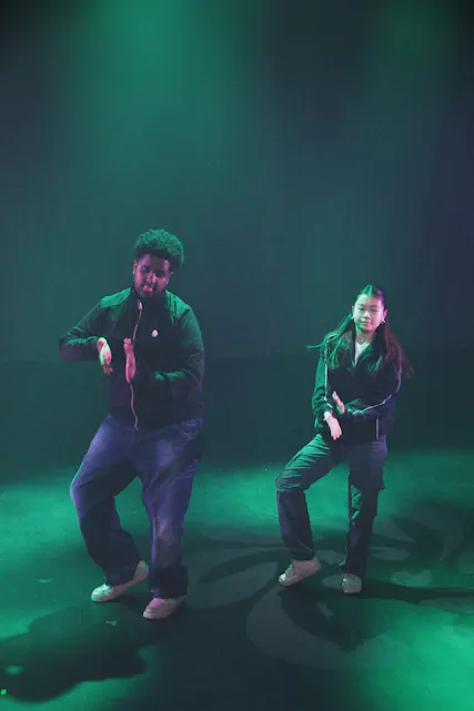 DRØMMER: Daniel Fanuel Ogbamichael (16) og Catlin Nguyen (15) intar Rommen scene lørdag og søndag denne uken.