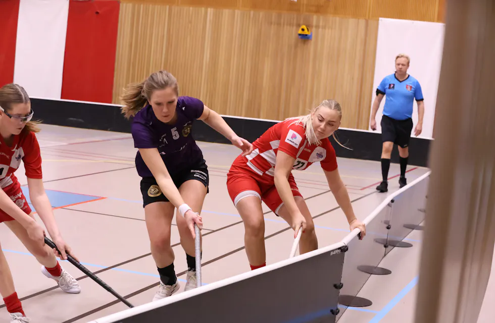 GIRET NED: I tredje periode da kampen skulle avgjøres tok hjemmelaget foten av pedalen. Det gjorde ikke Stavanger, og dermed ble det tap på Maja Elsa Wera Fogelhamre og Sveiva (FOTO: Tom Evensen).