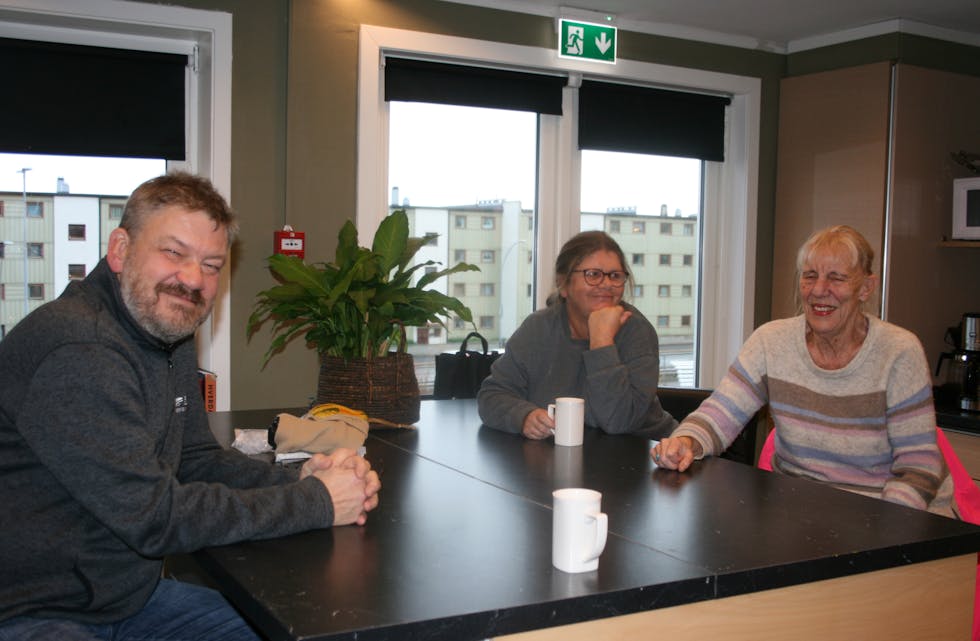 SUKSESSHISTORIE: Lars Erik Fuglesang (Ap, f.v.), Kari-Hilde Nordengen og Grethe Opkvitne håper at flere lar seg inspirere til å tenke litt annerledes om integrering, ved å bruke Sletteløkka som eksempel til etterfølgelse.
