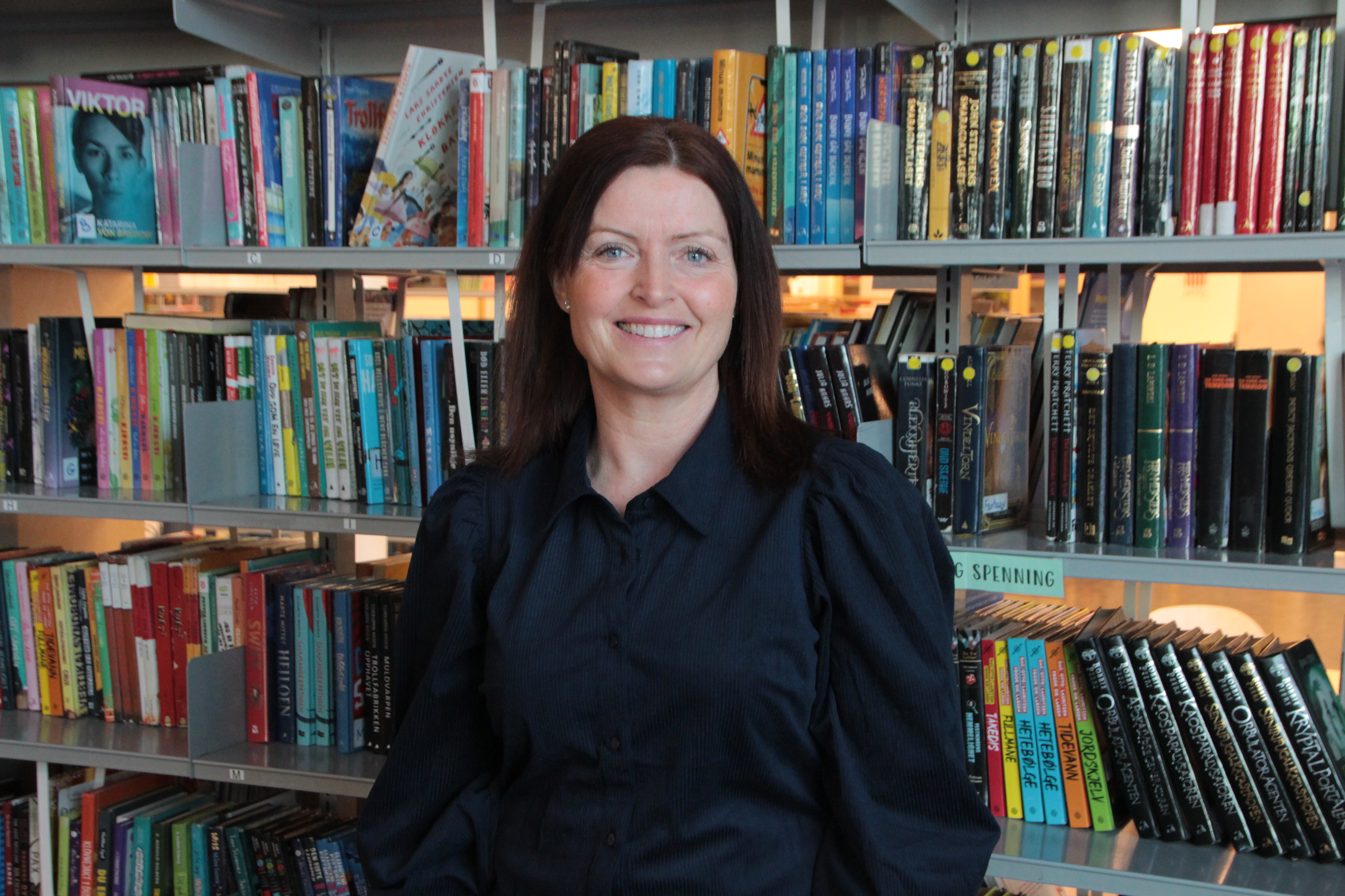 EN TRYGG HVERDAG: Når verden er preget av krig og konflikter mener rektor på Ammerud skole, Ann Elisabeth Kallevik, at det er ekstra viktig å ivareta barna med åpenhet og riktig informasjon. 
