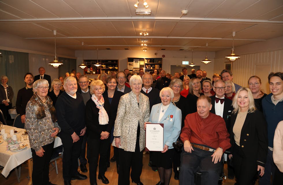 Bodil Nordvik ble tildelt Kongens fortjenstmedalje under en stor sammenkomst med familie, venner og samarbeidspartnere i Grorud samfunnshus. Statsforvalter Valgerd Svarstad Haugland overrakte medaljen.