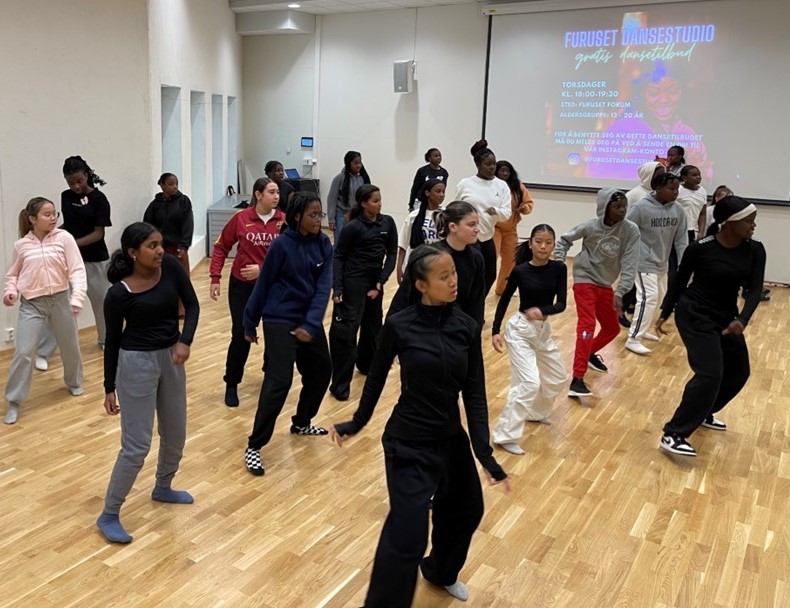 EKSPLOSIV ØKNING: Dansing er et populært tilbud på Furuset.