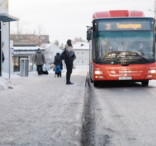 KAN BLI PÅVIRKET: Linje 31 har flere ganger i vinter blitt innstilt på grunn av kjøreforholdene. Den kan også bli påvirket av april-snøen. (Foto: Ruter).