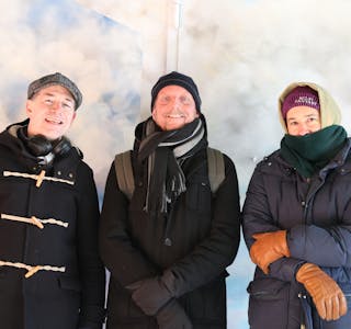 FORNØYDE KUNSTNERE: Dag E. Clausen (f.v.), Espen Sørli og Øivin Horvei har gjort Bydel Grorud til et langt mer fargerikt sted i løpet av 2023.