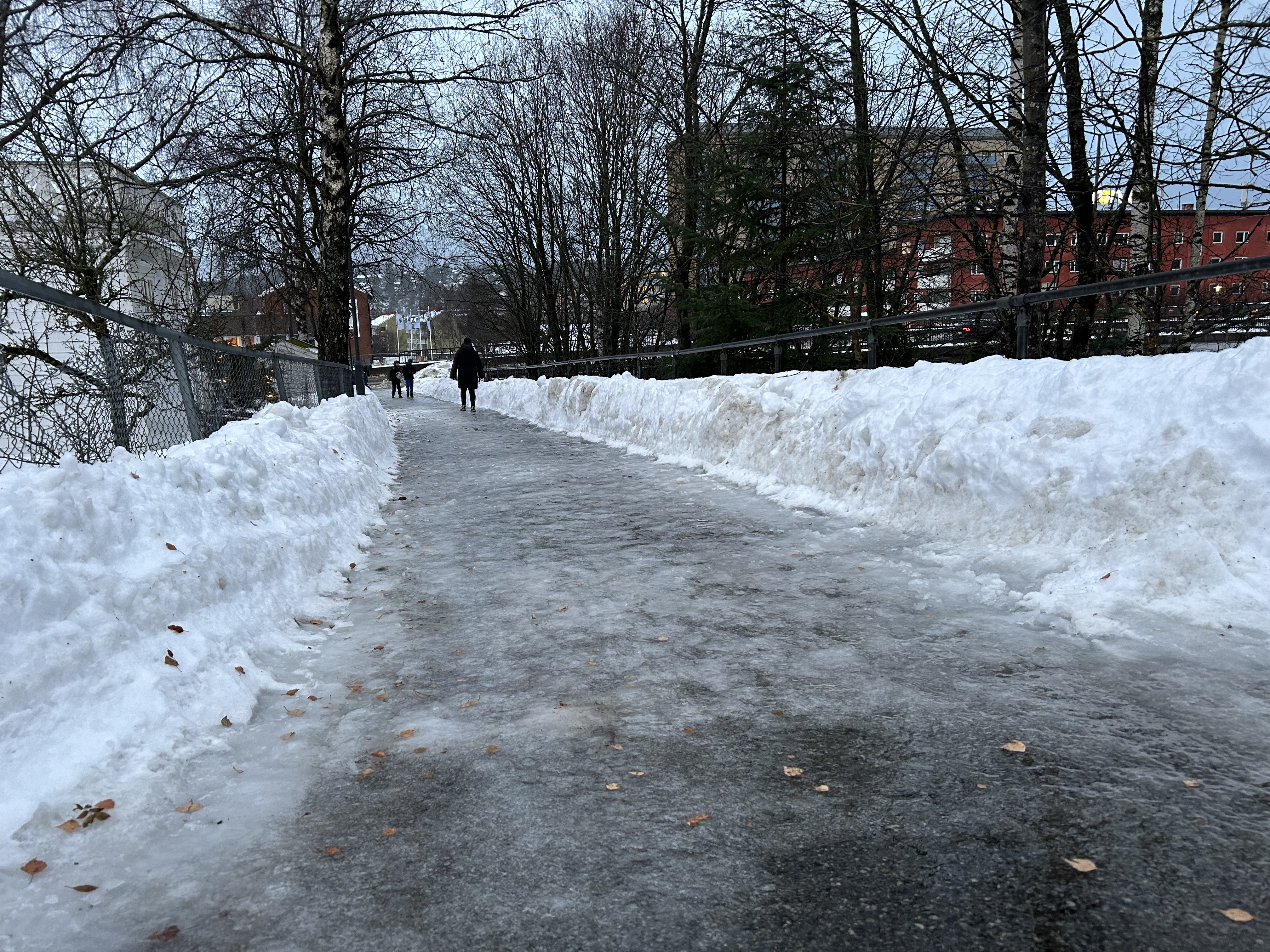 GLATTA HOLDER: Det blir gode skøyteforhold. Eventuelt dårlige skoforhold, om du ikke prøver deg på skøyter.